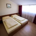 Katarina Pensión 3*